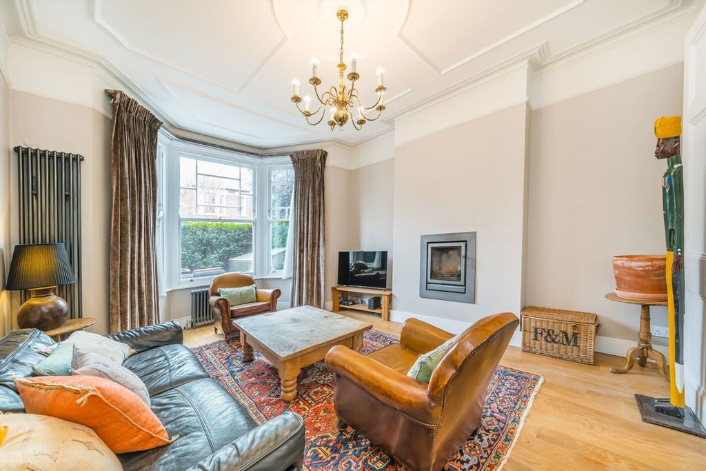 Property photo 2 of 8