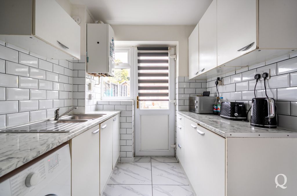 Property photo 2 of 18 d8A1E6E1-2662-4A2...