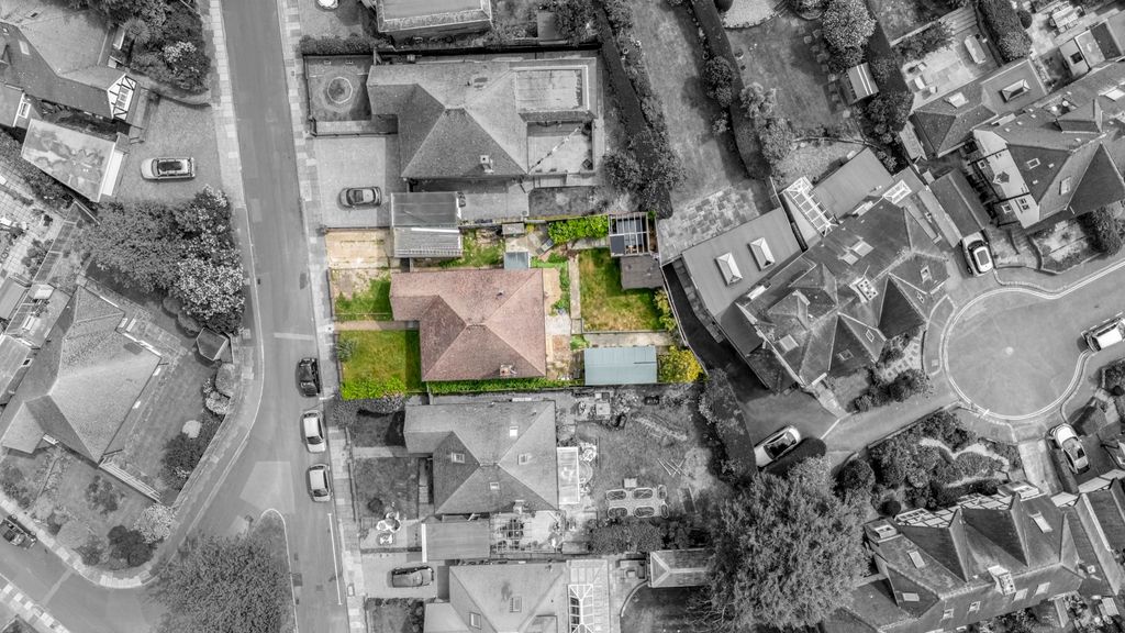 Property photo 2 of 31