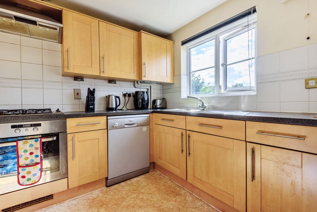 Property photo 2 of 19 Kitchen