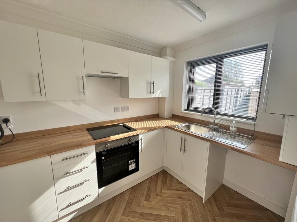 Property photo 1 of 5 Kitchen
