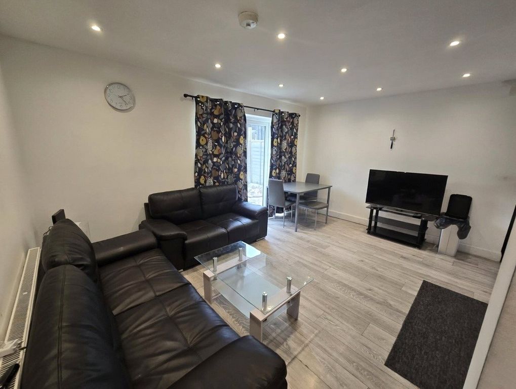 Property photo 2 of 7 Lounge