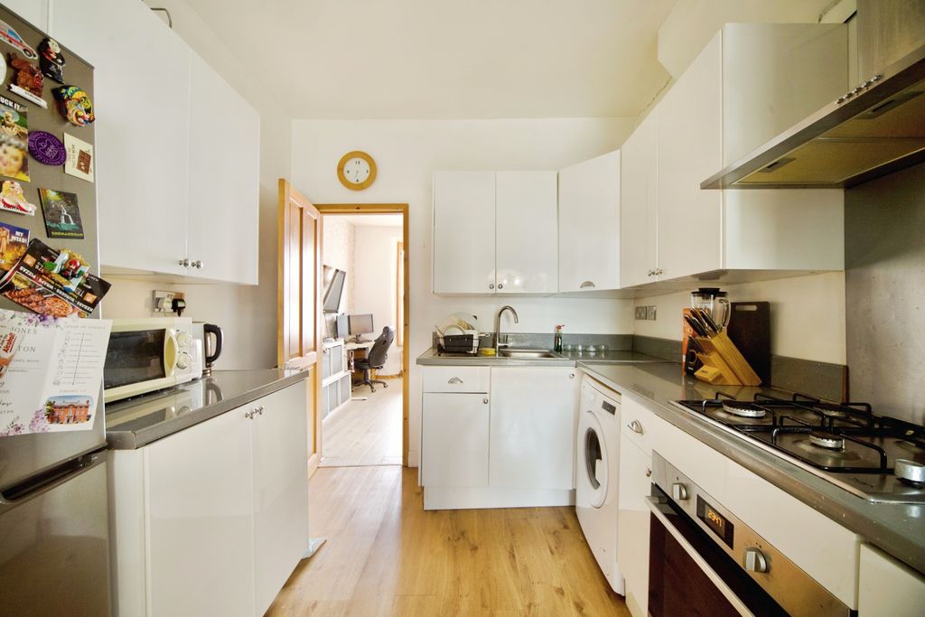 Property photo 3 of 20 Kitchen