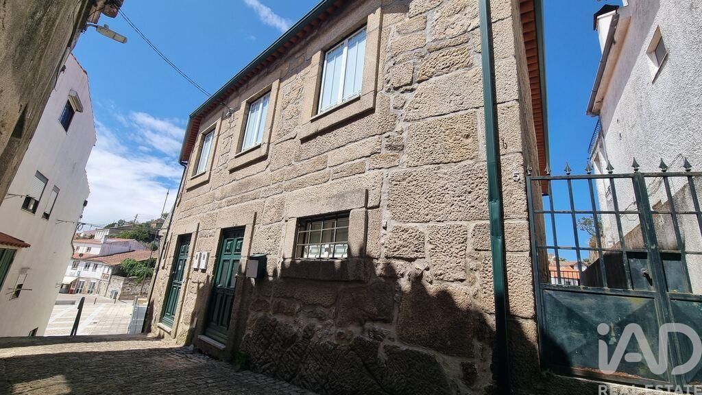 Property photo 1 of 40