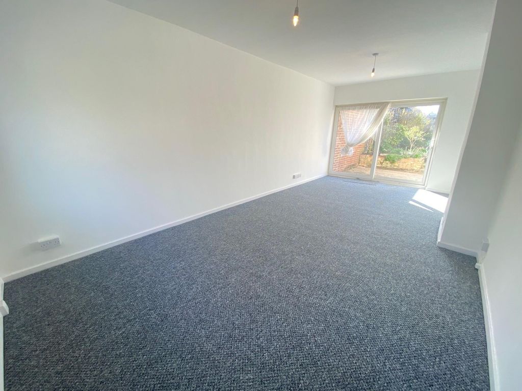 Property photo 3 of 14 Living Room