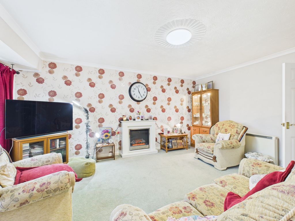 Property photo 2 of 15 Lounge