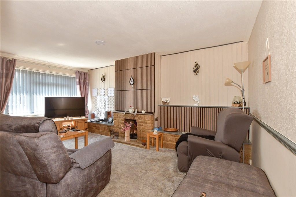 Property photo 3 of 7 Lounge