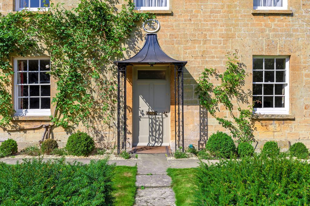 Property photo 2 of 32