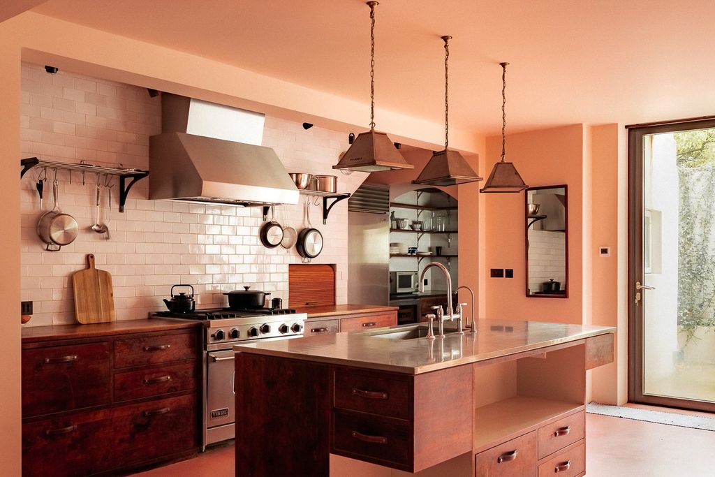 Property photo 2 of 25 Kitchen