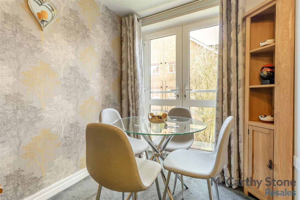 Property photo 3 of 18 8680883-Interior08.Jpg