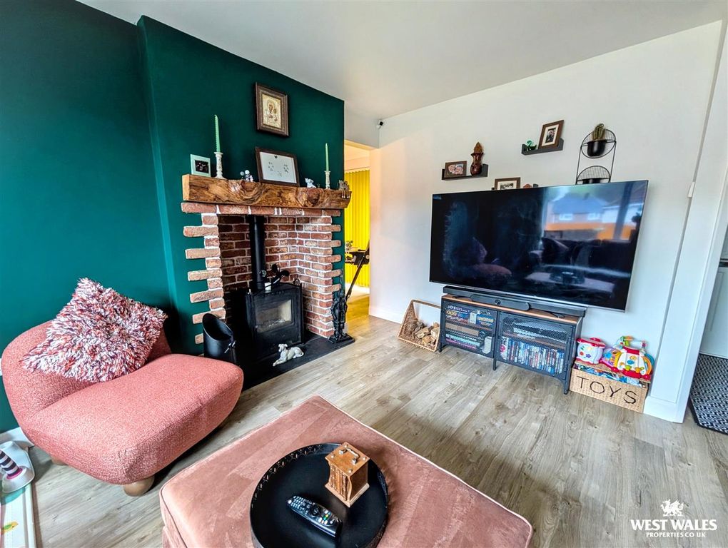 Property photo 3 of 24 1000143187.Jpg