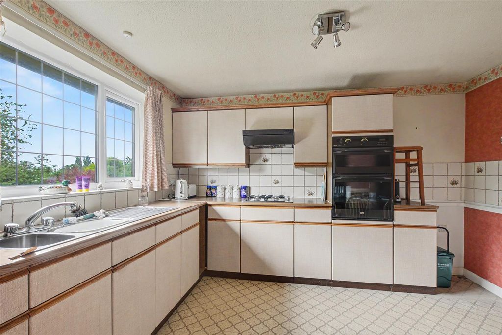 Property photo 3 of 19 Kitchen Diner