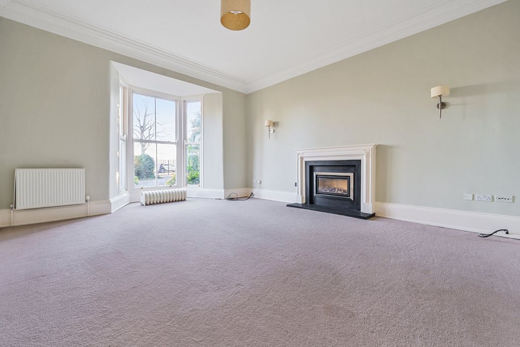 Property photo 2 of 9 Picture No. 12