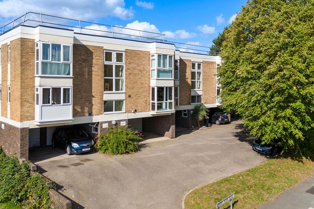 Property photo 3 of 20 Front (Exterior)