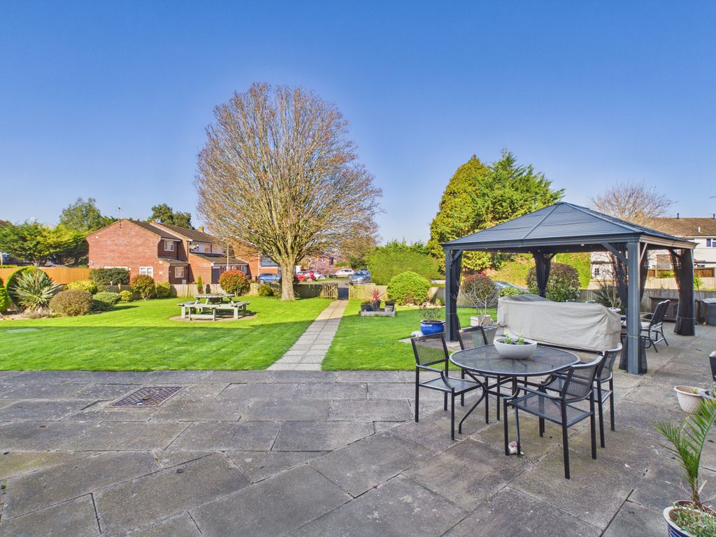 Property photo 2 of 12 Garden 2