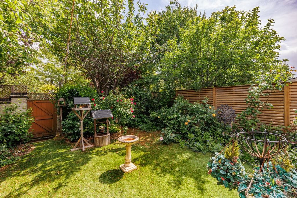 Property photo 2 of 20