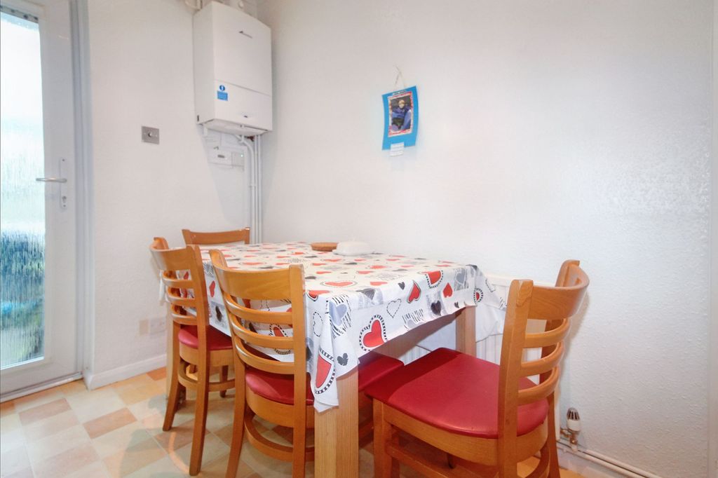 Property photo 3 of 9