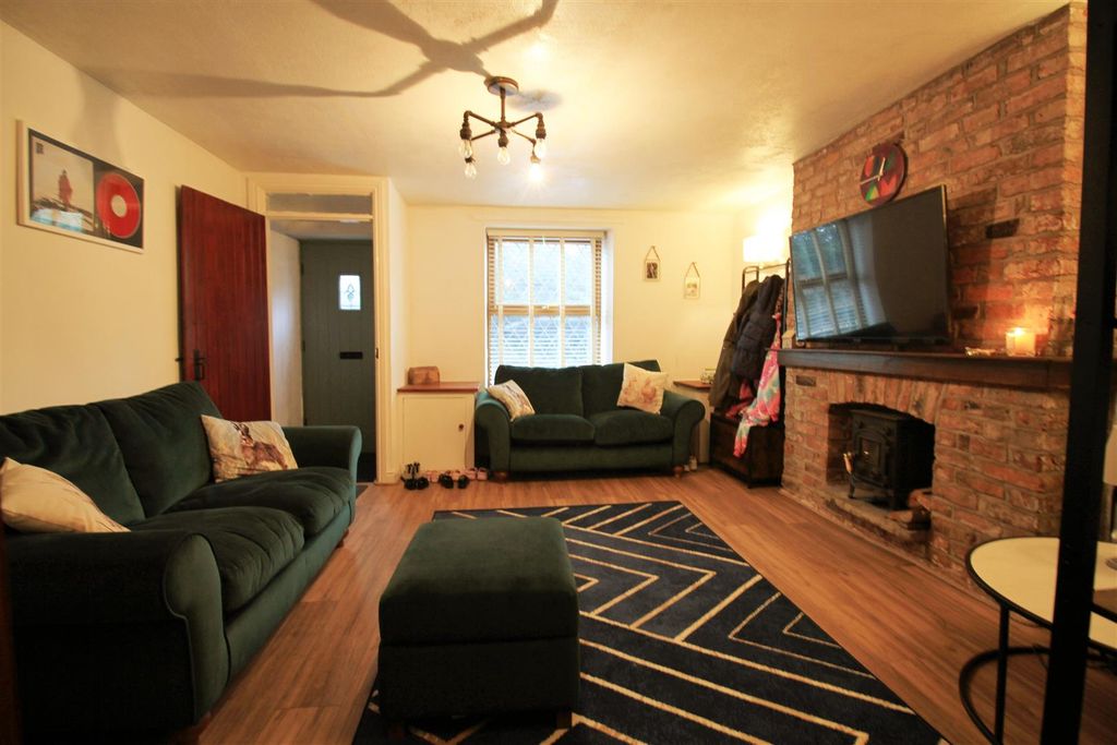 Property photo 2 of 16 Lounge.Jpg