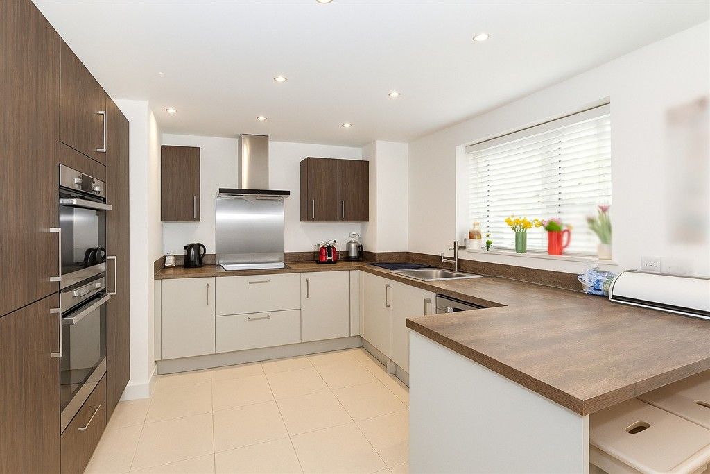 Property photo 2 of 8 Kitchen