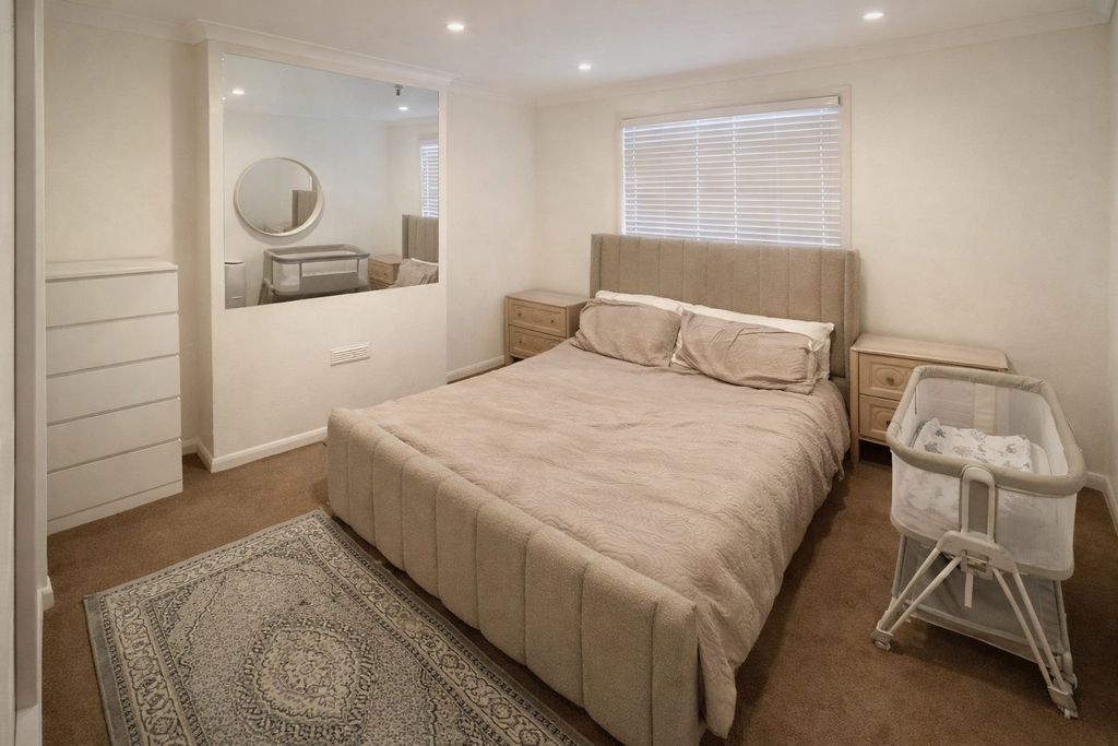 Property photo 3 of 6 Photo 2