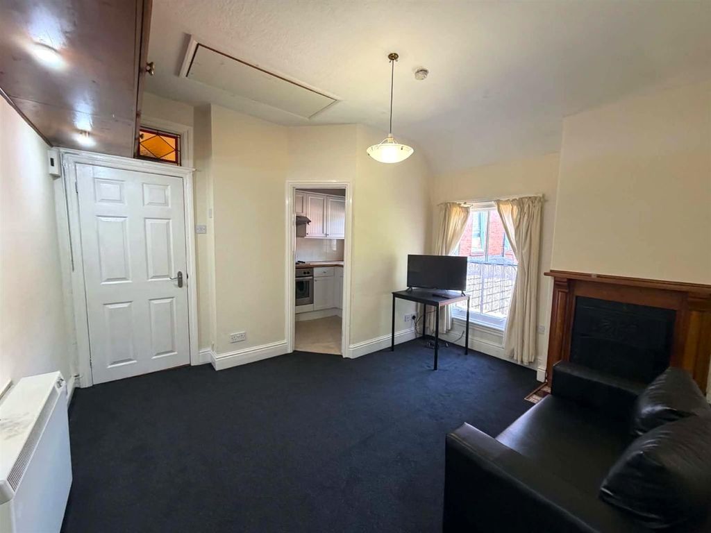 Property photo 2 of 8 85335F2A-5078-459A-A33B-1Cdfa45c42Ab.Jpg