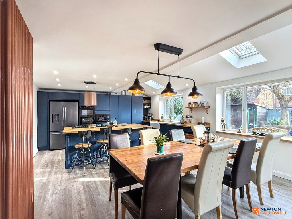 Property photo 2 of 48