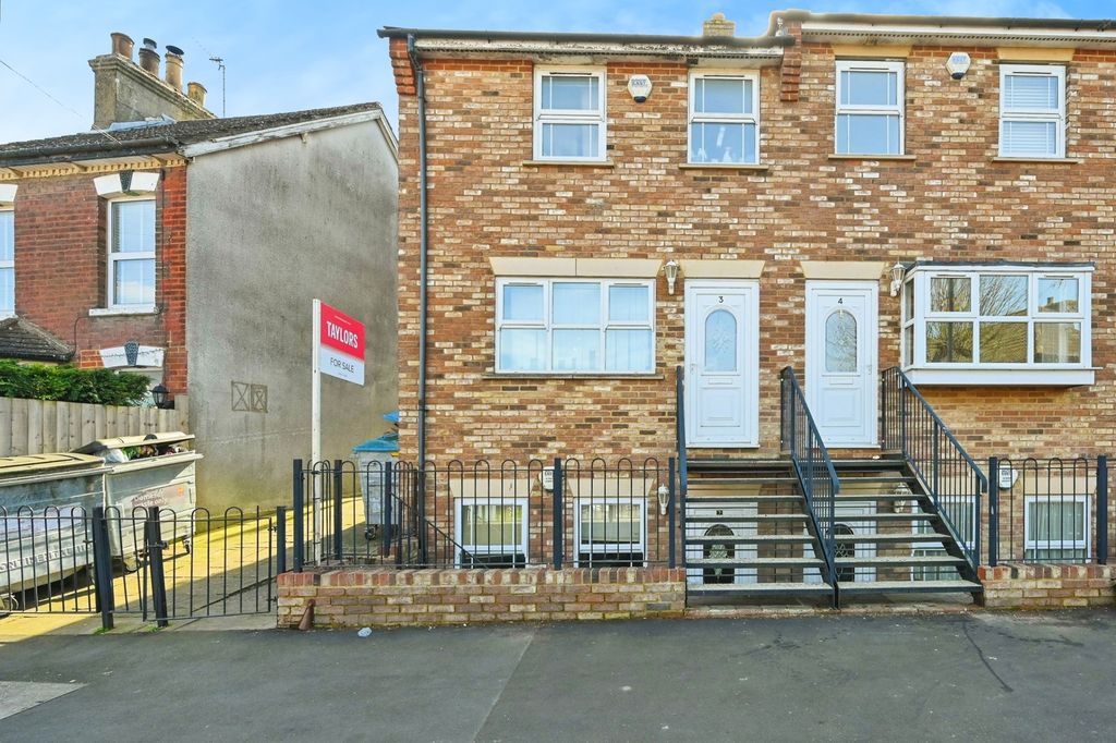 Property photo 1 of 8 Front