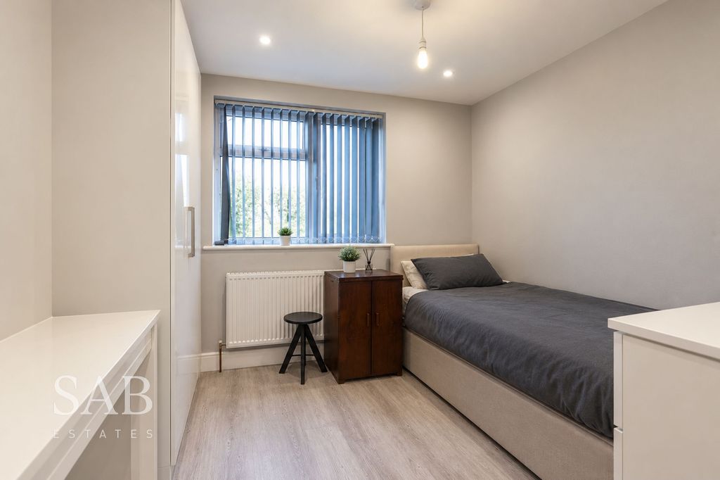 Property photo 1 of 3