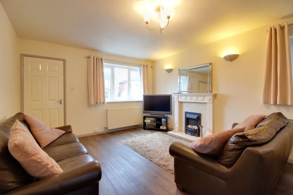 Property photo 3 of 8 Lounge