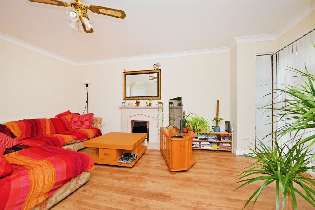 Property photo 3 of 17