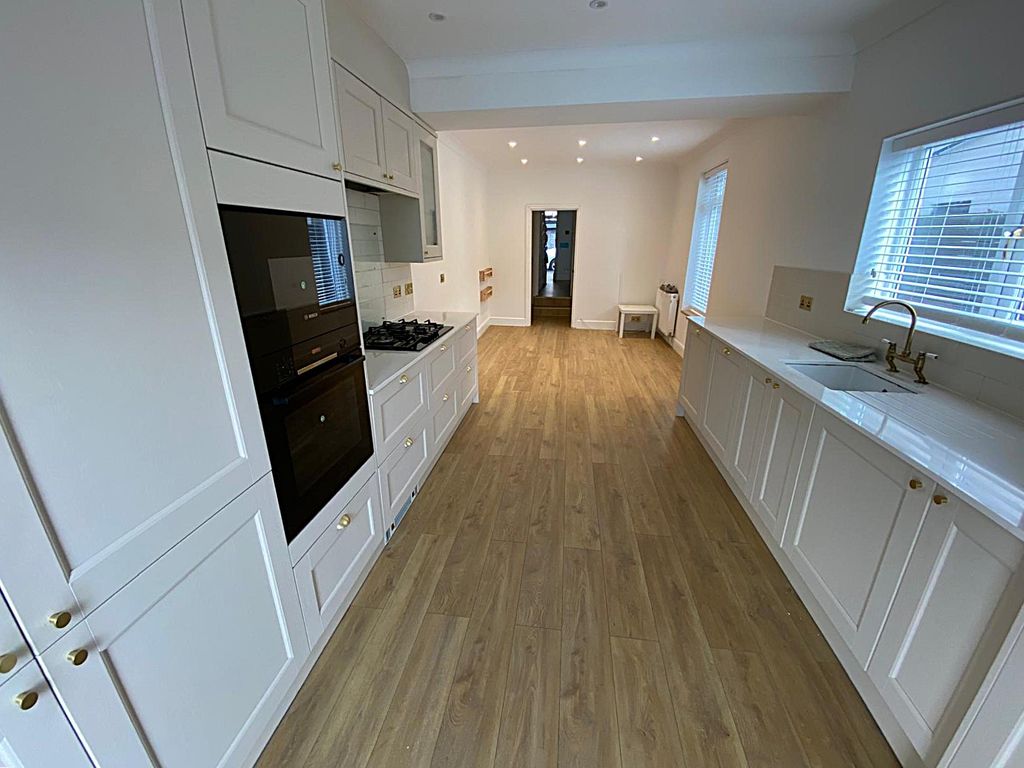 Property photo 1 of 30