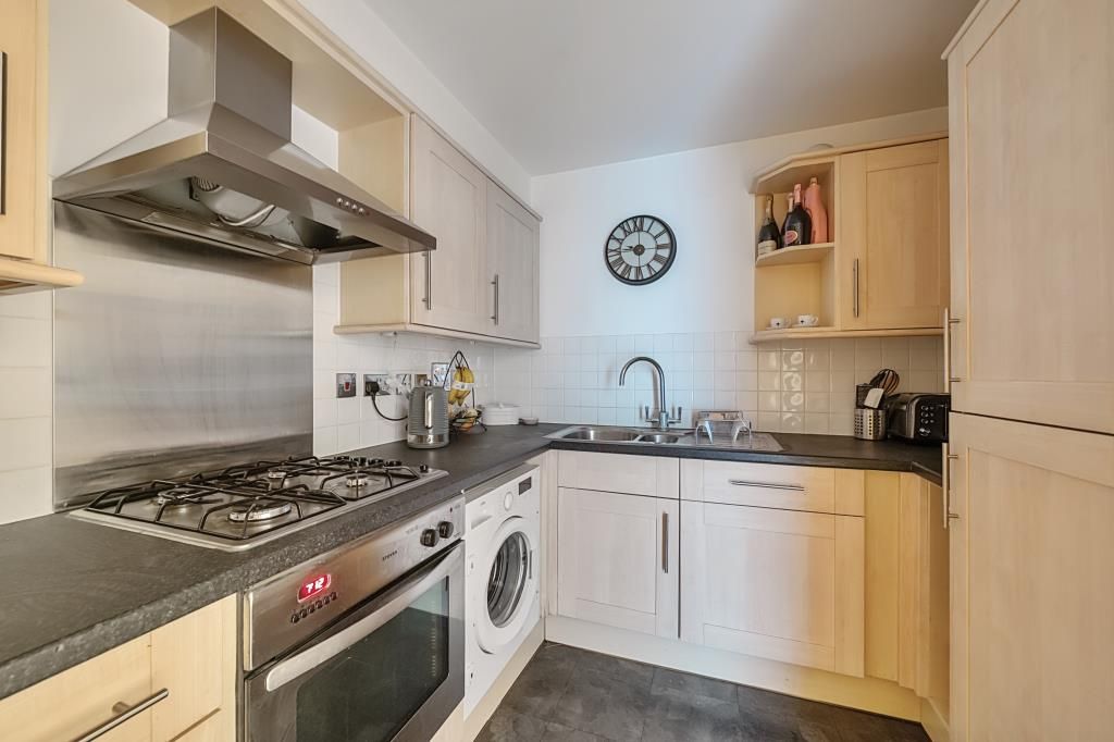 Property photo 3 of 17 Kitchen
