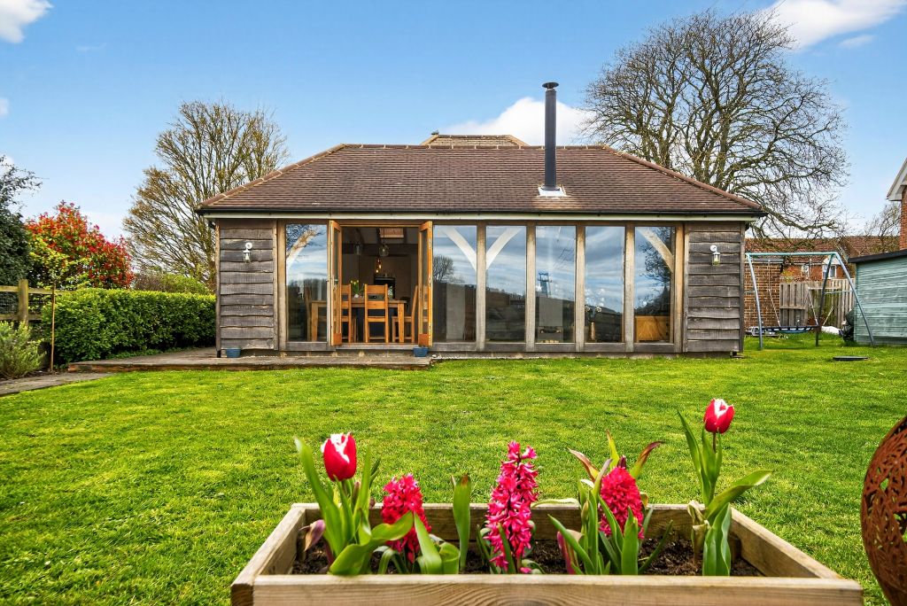 Property photo 1 of 32