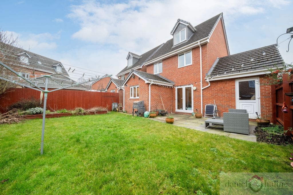 Property photo 2 of 30 3 Clover Grove-5