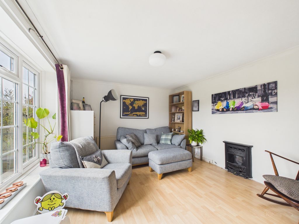 Property photo 2 of 14 Cam02136G0-Pr0551-Still008