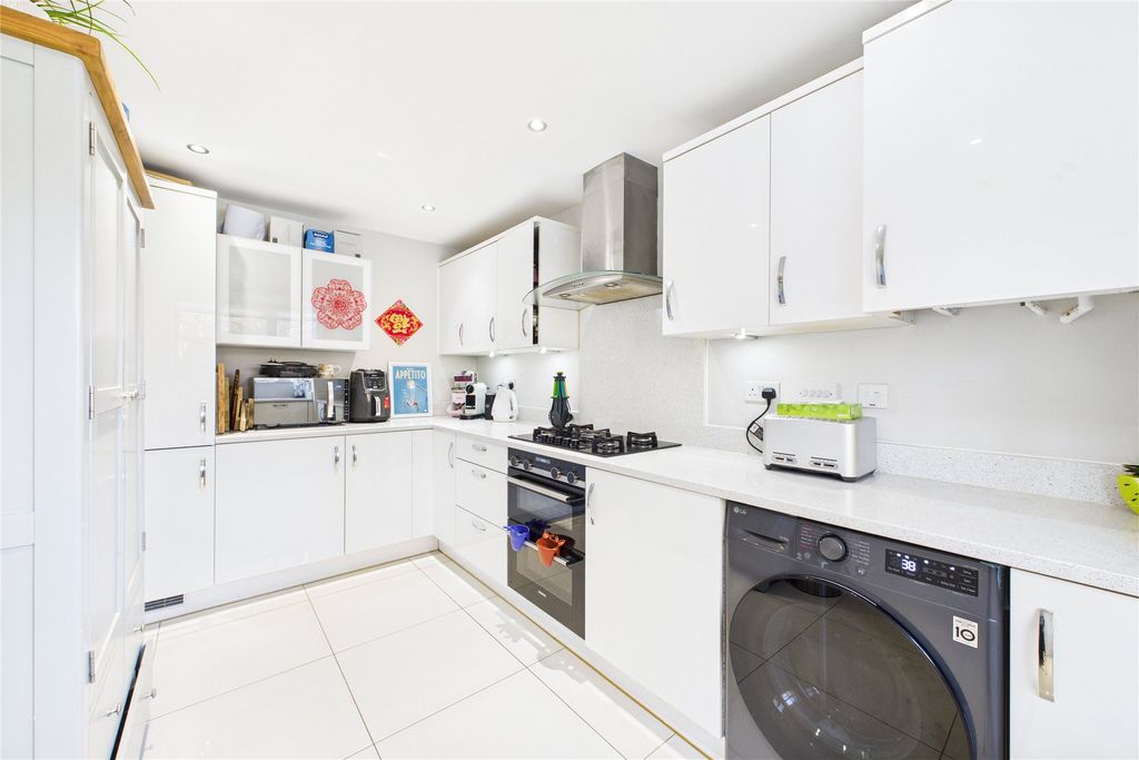 Property photo 2 of 15 Picture No. 17