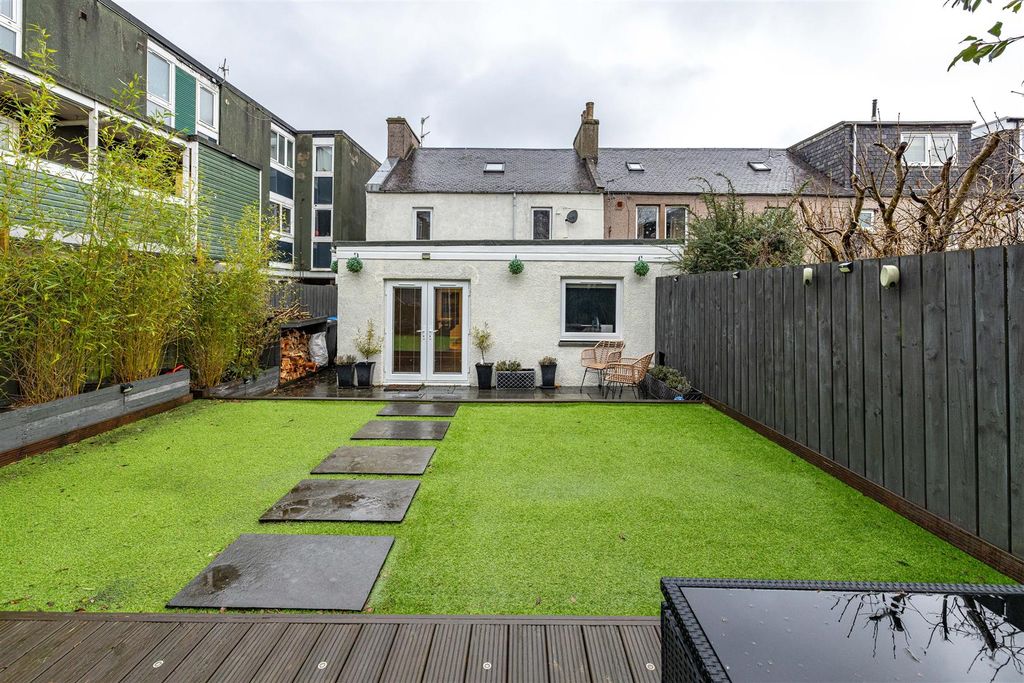 Property photo 2 of 45 9 Elm Row Galashiels 61.Jpg