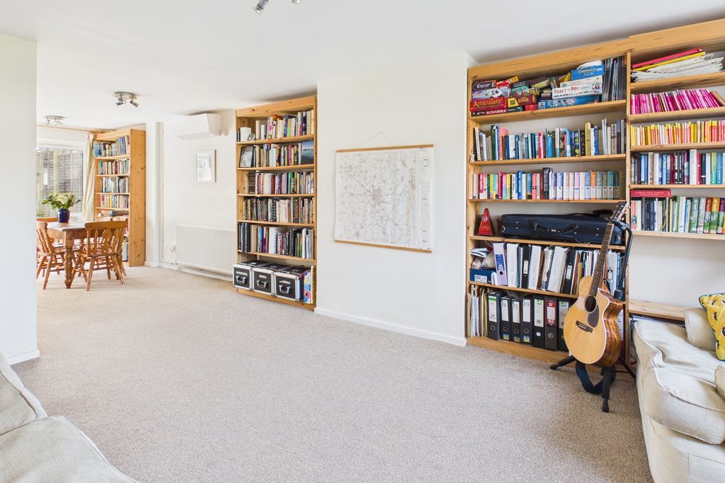 Property photo 3 of 14 Cam02545G0-Pr0580-Still003