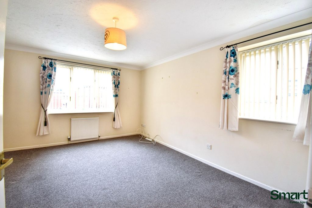 Property photo 2 of 8