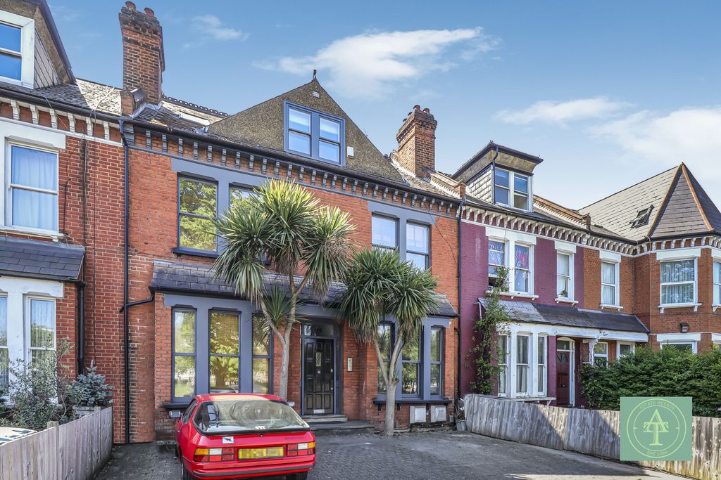 Property photo 1 of 19 One Bedroom Garden Flat