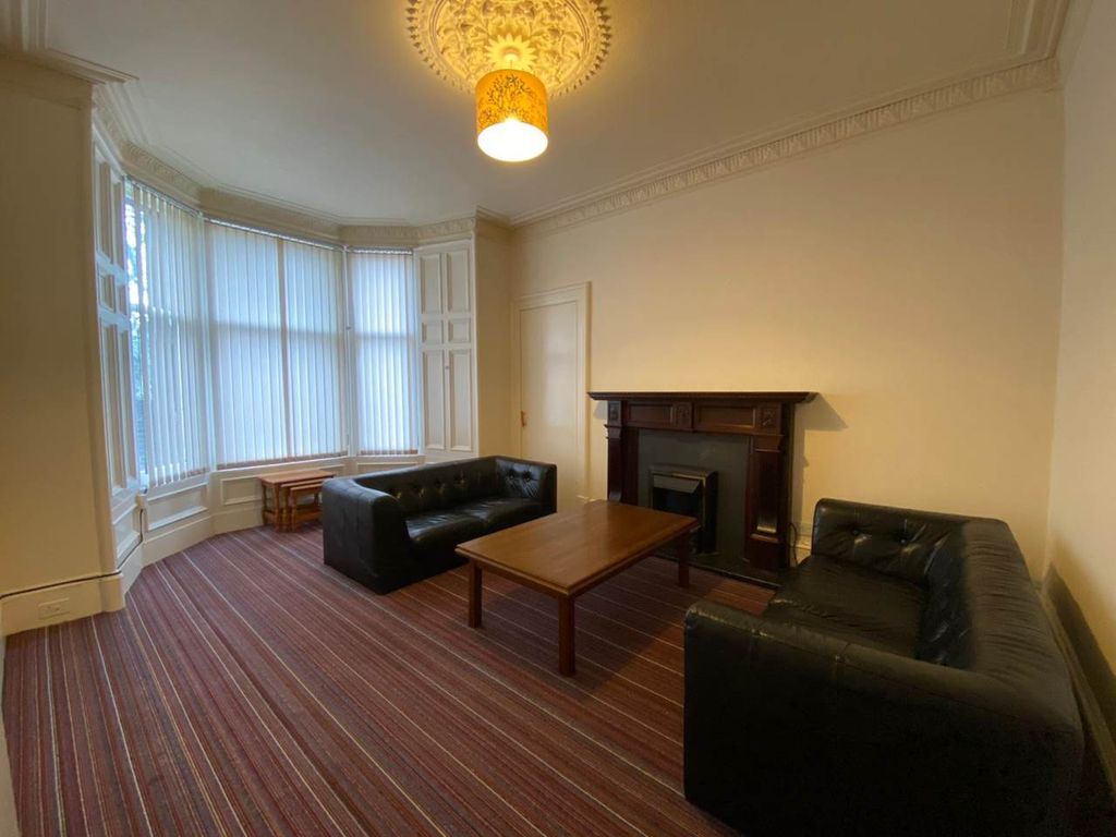 Property photo 2 of 10 Living