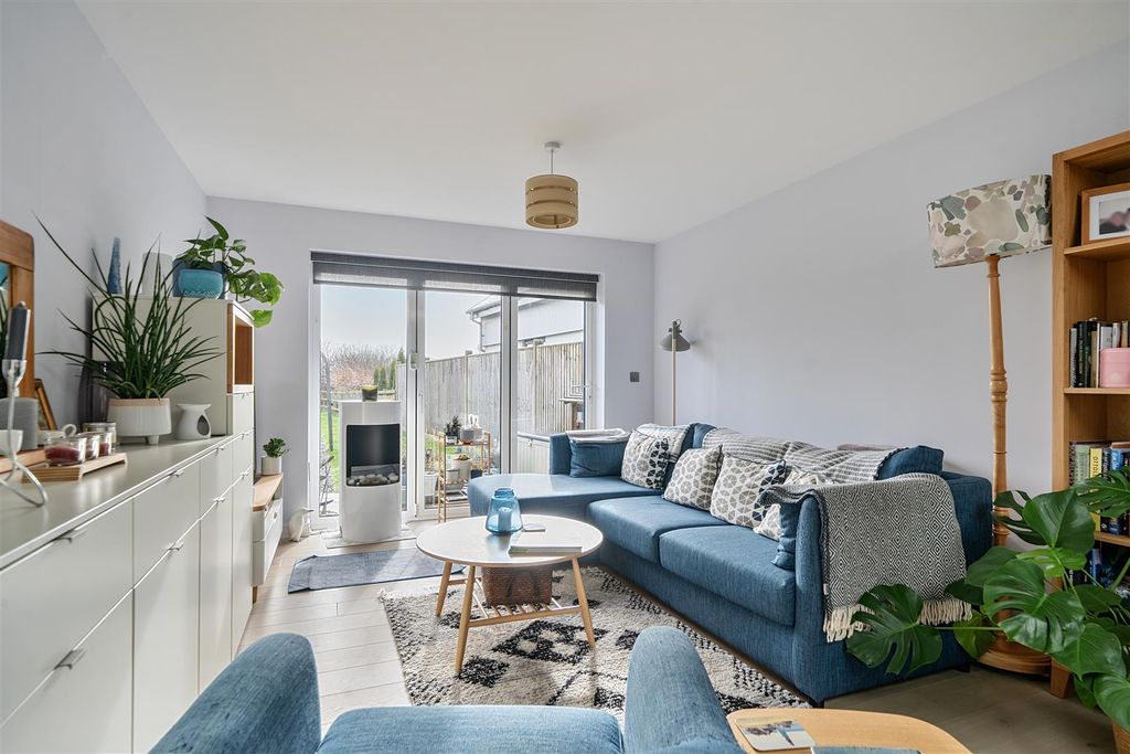 Property photo 2 of 23 1411155-7-698F03338B548.Jpg