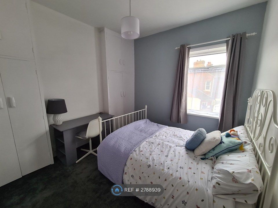 Property photo 3 of 10 Bedroom 2