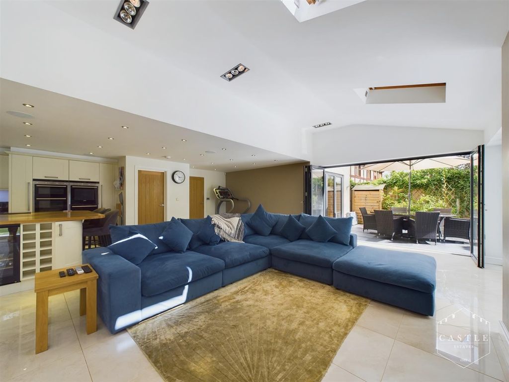 Property photo 3 of 32 Stunning Open Plan Living Kitchen