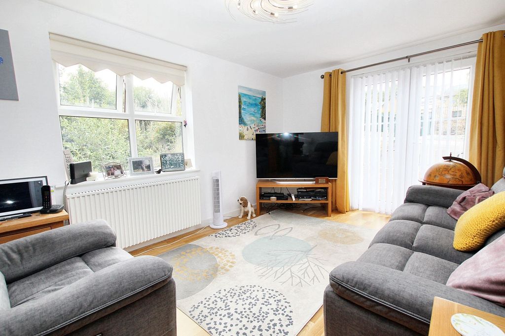 Property photo 3 of 19