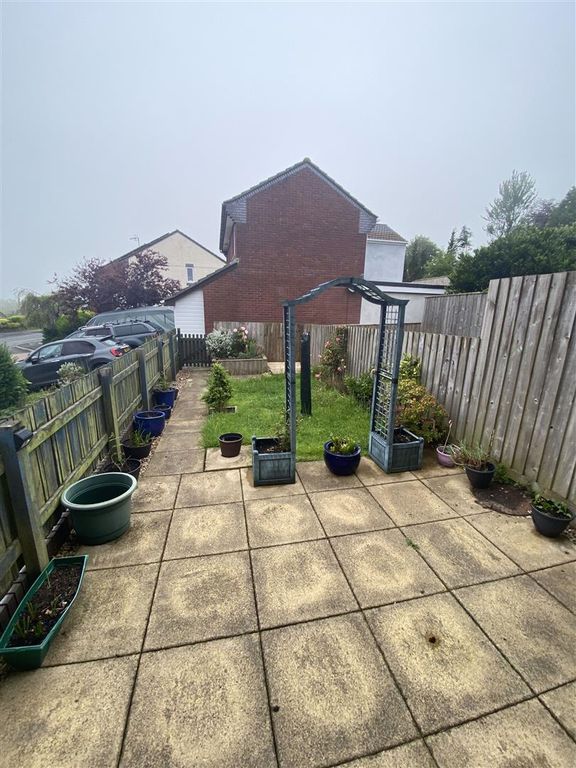Property photo 2 of 9