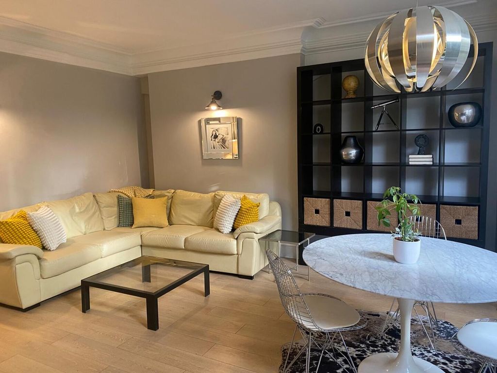 Property photo 1 of 8 Living Room