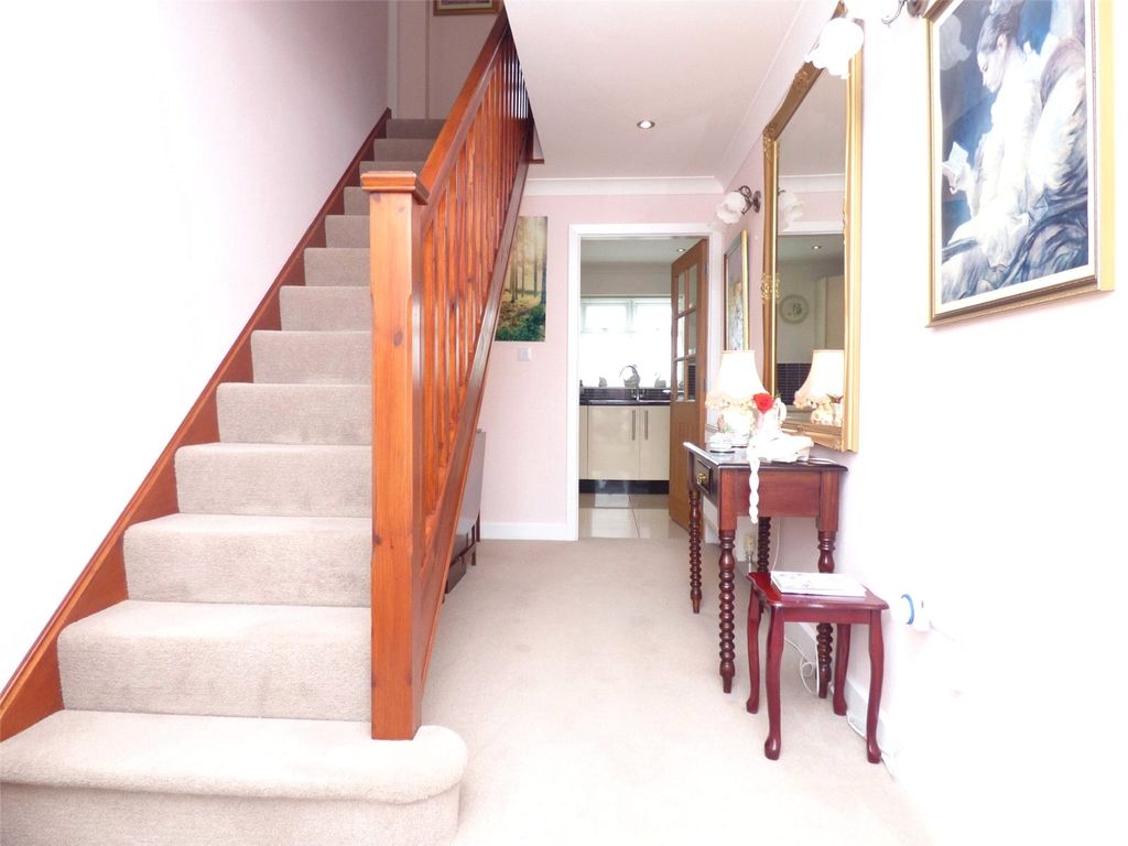 Property photo 3 of 22 Entrance Hall
