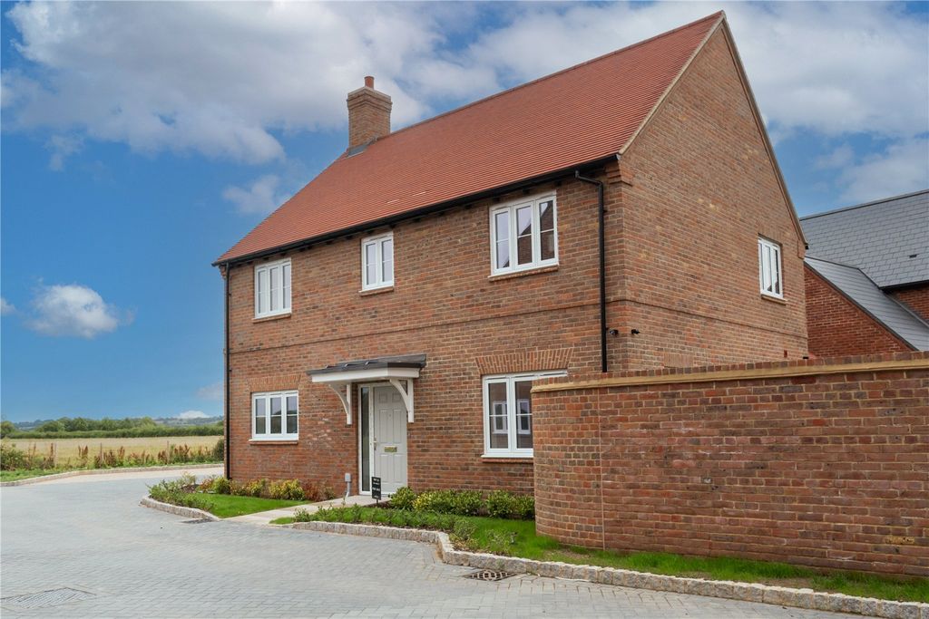 Property photo 1 of 9 Rectory Woods
