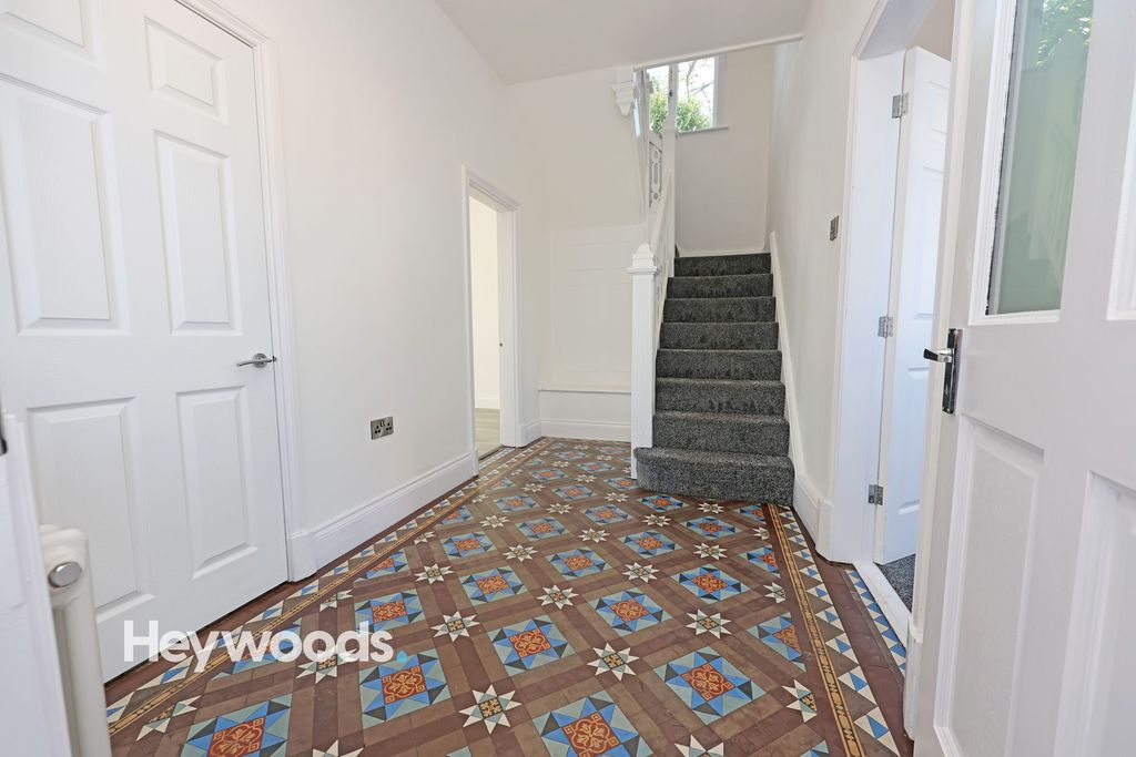 Property photo 3 of 45
